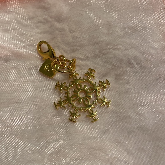 SALE❗️Chanel Snowflake charm - Picture 1 of 2
